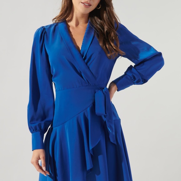 SUGARLIPS ✨NEW✨ Pirouette Satin Wrap Dress - Medium - NWT - Picture 2 of 4